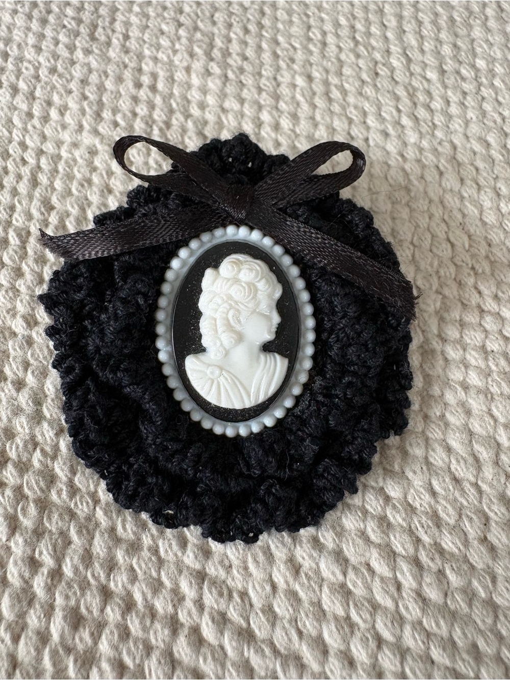 Vintage VTG Brooch Pin Beautiful Black White Cameo Handmade